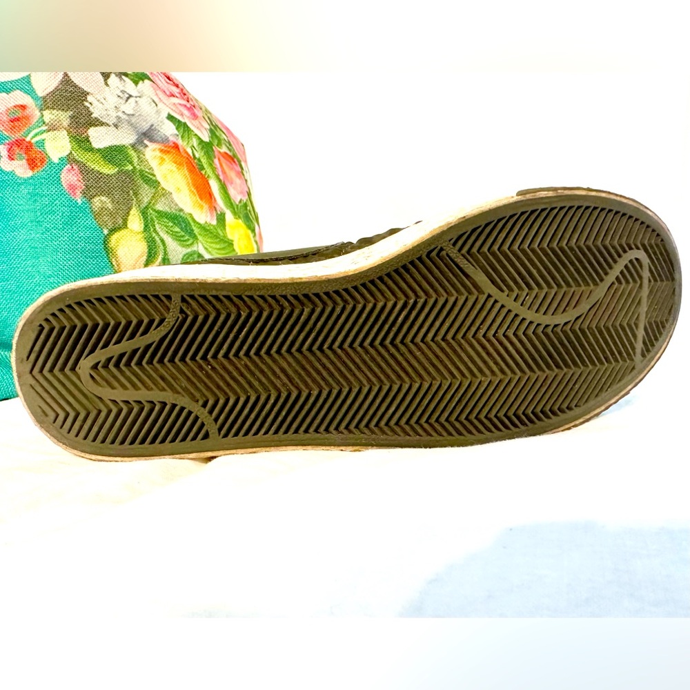 Nike Special Edition Sneakers - Picture 10 of 10
